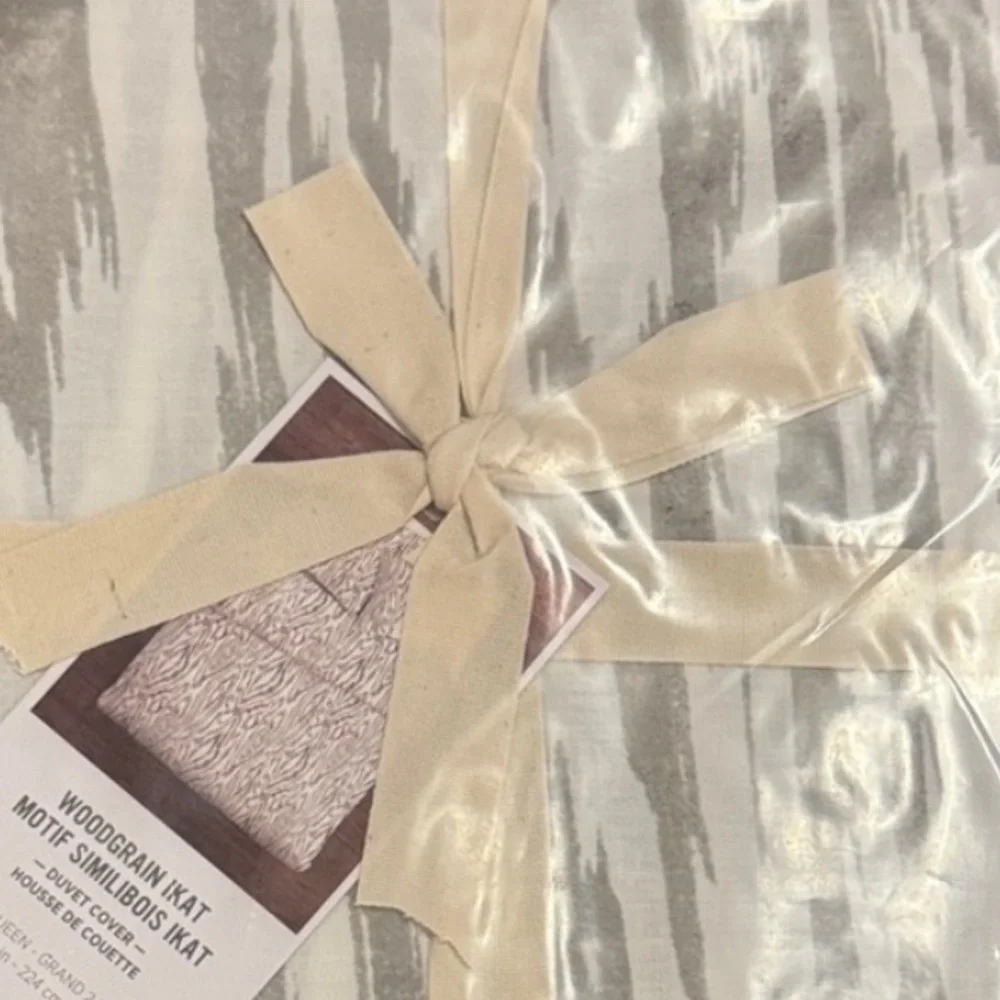 West Elm Woodgrain Ikat Duvet Cover king - Cream grey